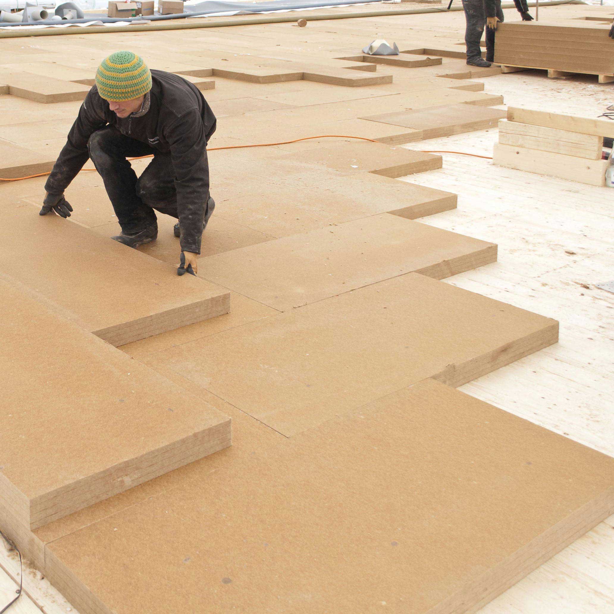 Wood fiber FiberTherm Isorel installation on flat roof