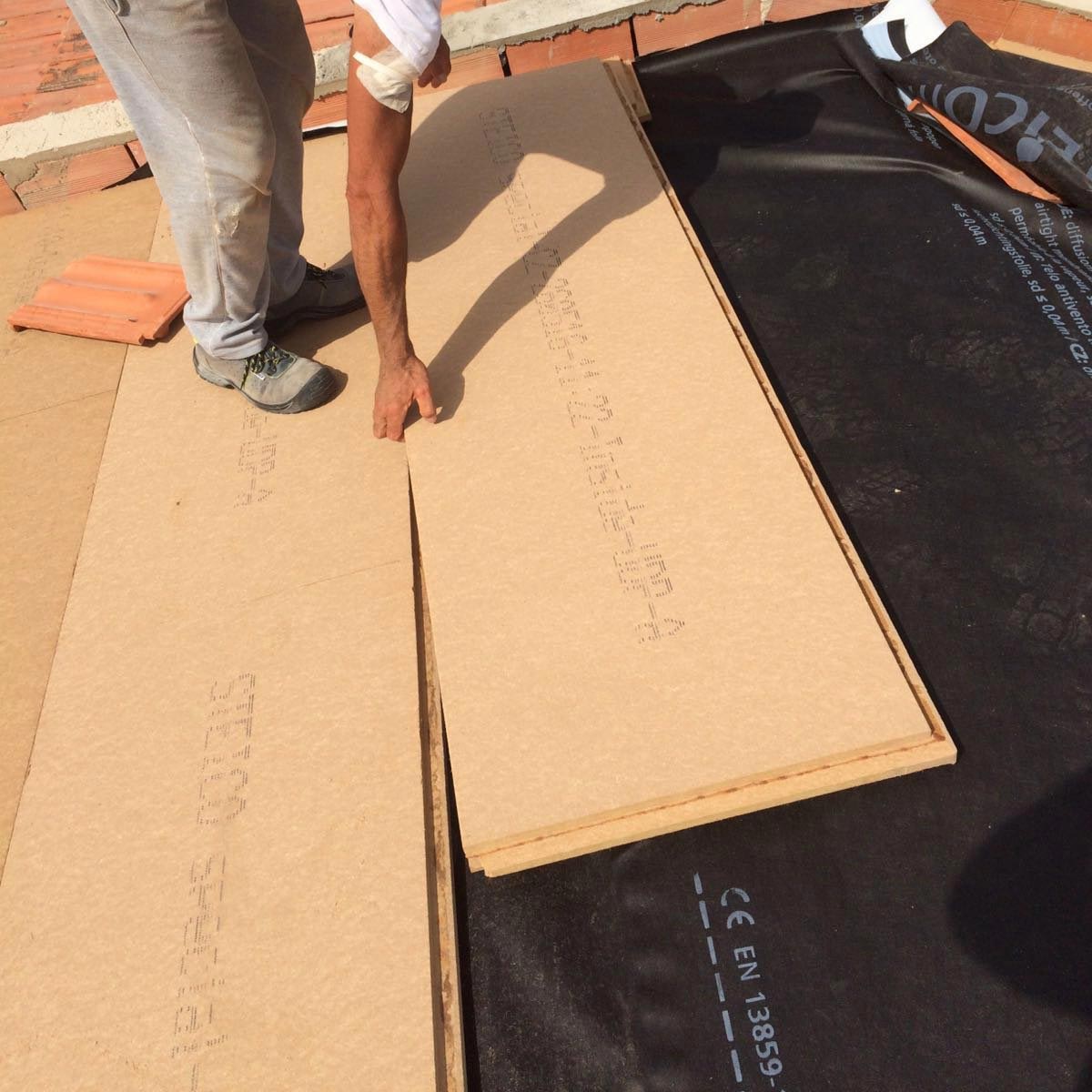 Wood fiber FiberTherm Special panels installation on roof